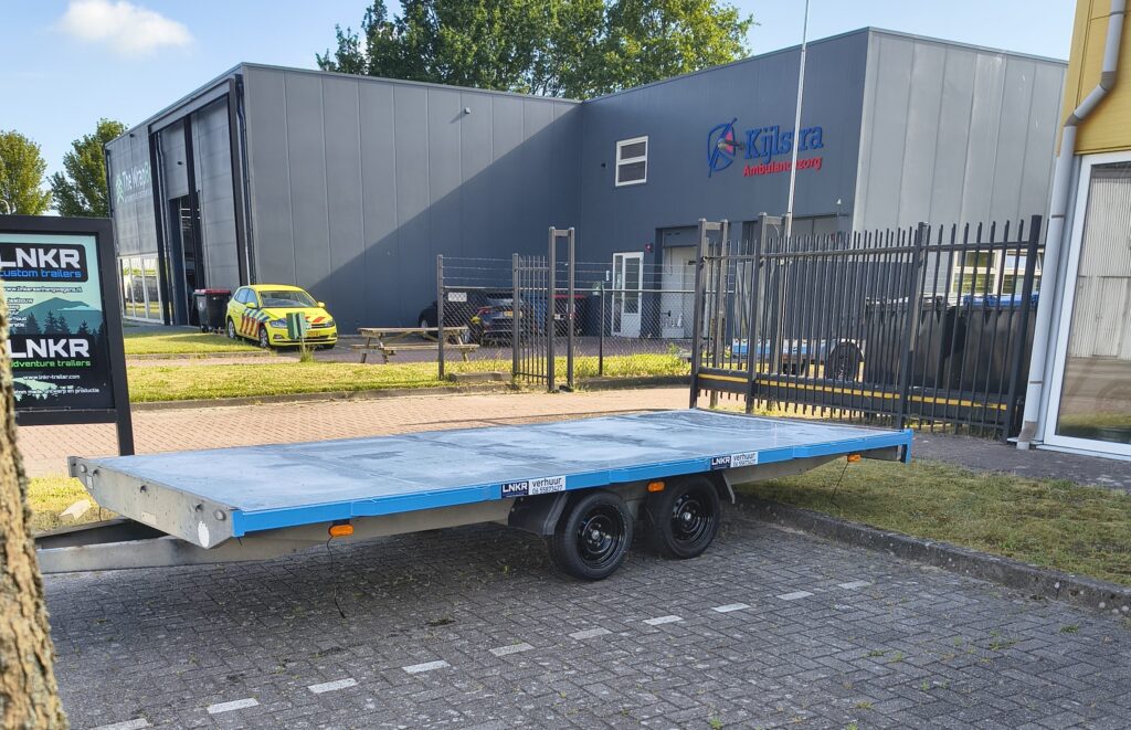 verhuur 5 meter plateauwagen